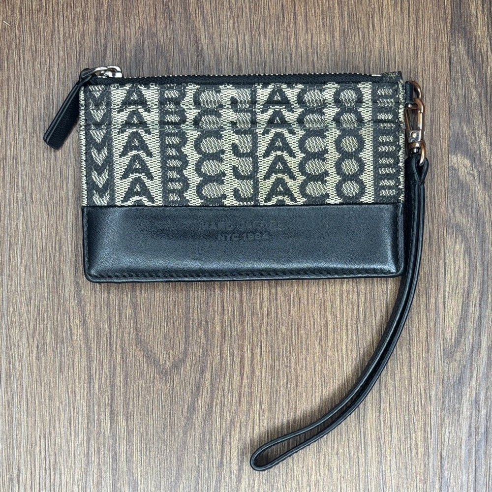 Marc Jacobs NYC Black Tan Monogram Zip Wristlet Wallet